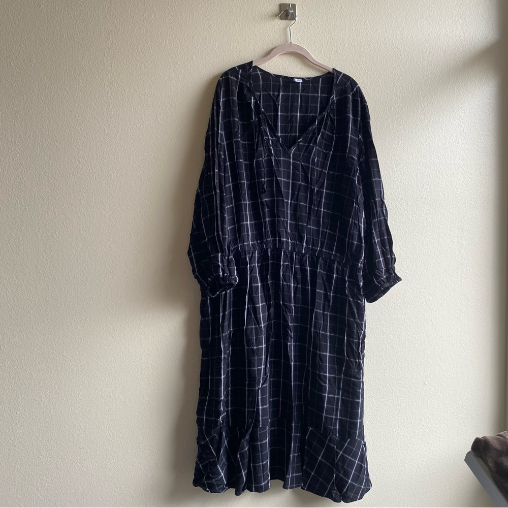 Old Navy Black Plaid Waist-Defined Tie-Neck Plus-Size Dress - Picture 9 of 16